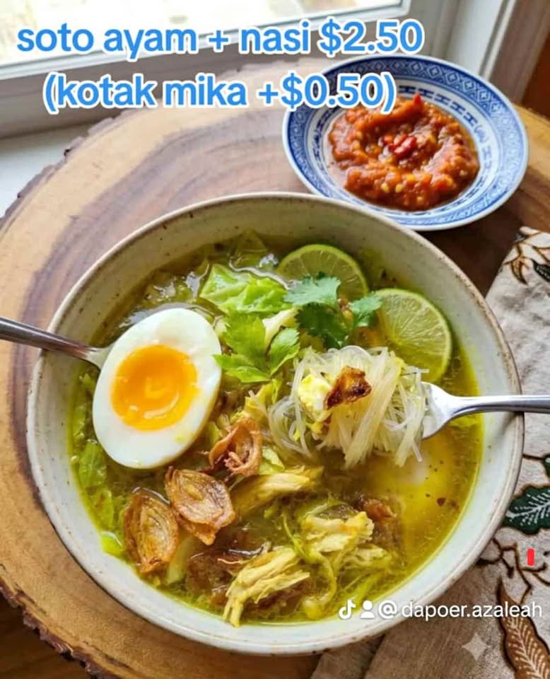 Nasi kuning, Soto Ayam, dan Lalapan